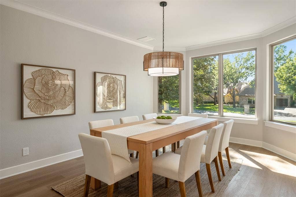 375 St. Andrews Drive, Mabank, TX 75156 Bright airy dining room with a charming bay window