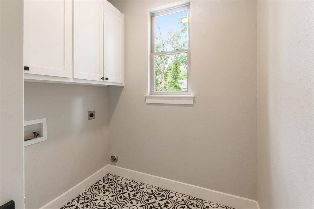 375 St. Andrews Drive, Mabank, TX 75156 Stylish laundry room