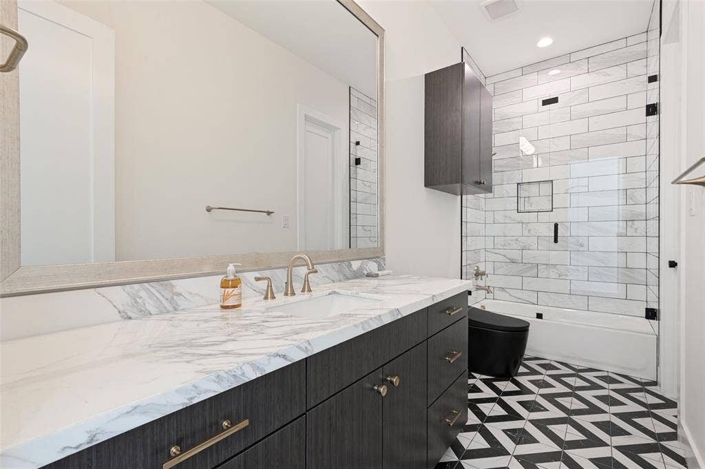 819 Bluff Ridge Drive, Cedar Hill, TX 75104 819 Bluff Ridge Drive, Cedar Hill, TX 75104