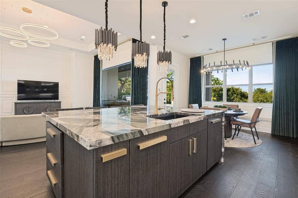 819 Bluff Ridge Drive, Cedar Hill, TX 75104 819 Bluff Ridge Drive, Cedar Hill, TX 75104