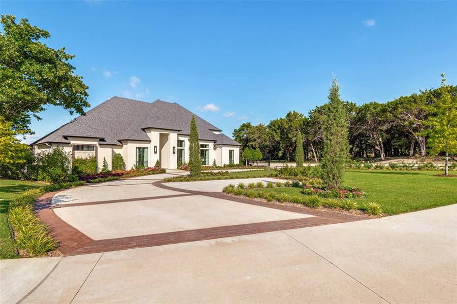 Property photo for 819 Bluff Ridge Drive, Cedar Hill, TX