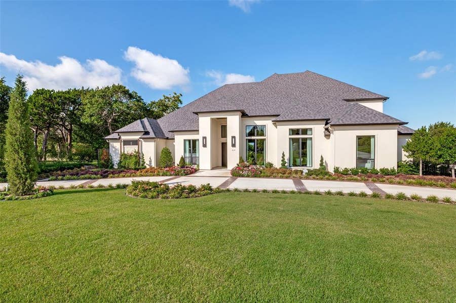 Property photo for 819 Bluff Ridge Drive, Cedar Hill, TX