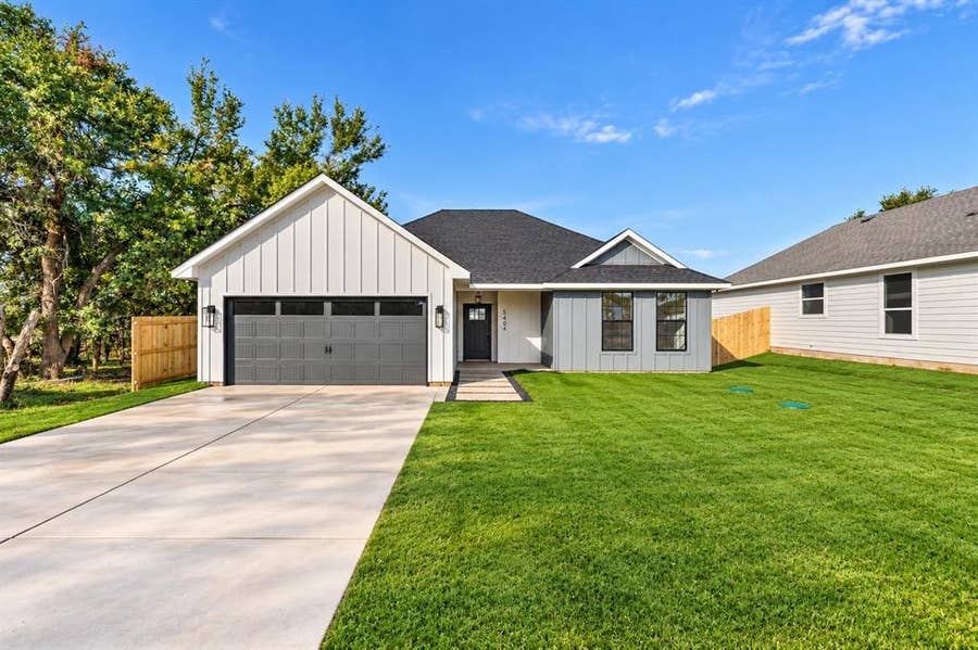 Property photo for 5404 Celina Court, Granbury, TX