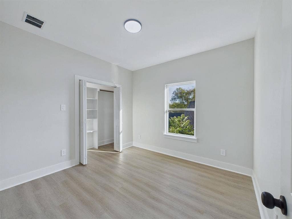 1805 Ash Crescent Street, Fort Worth, TX 76104