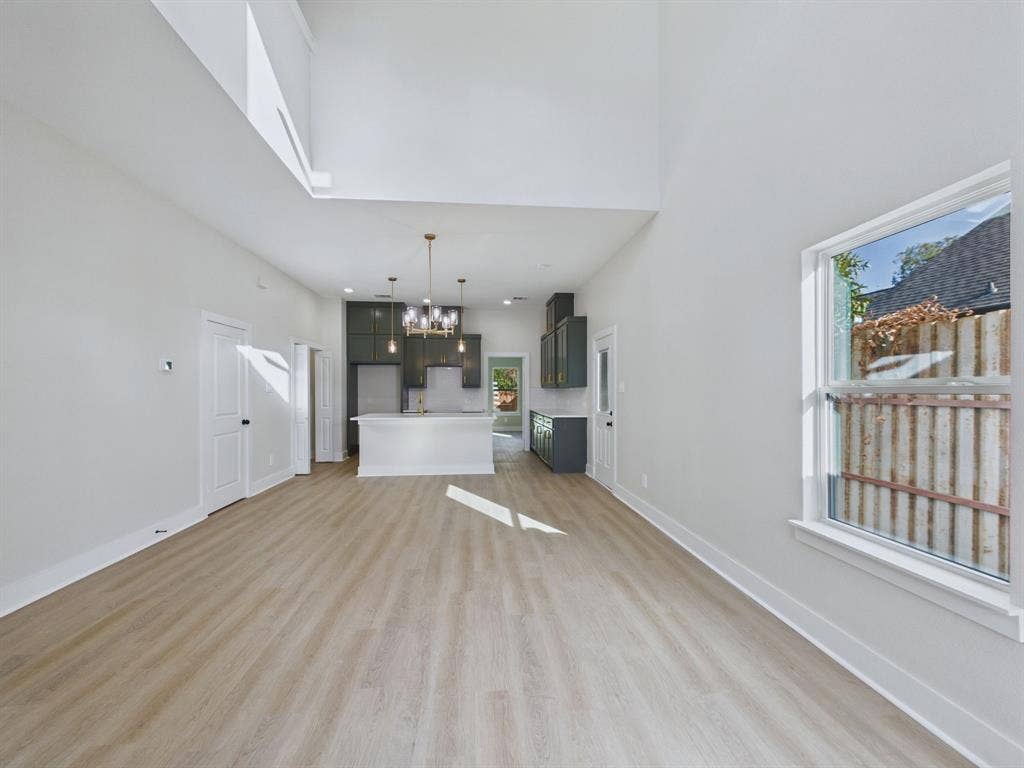 1805 Ash Crescent Street, Fort Worth, TX 76104