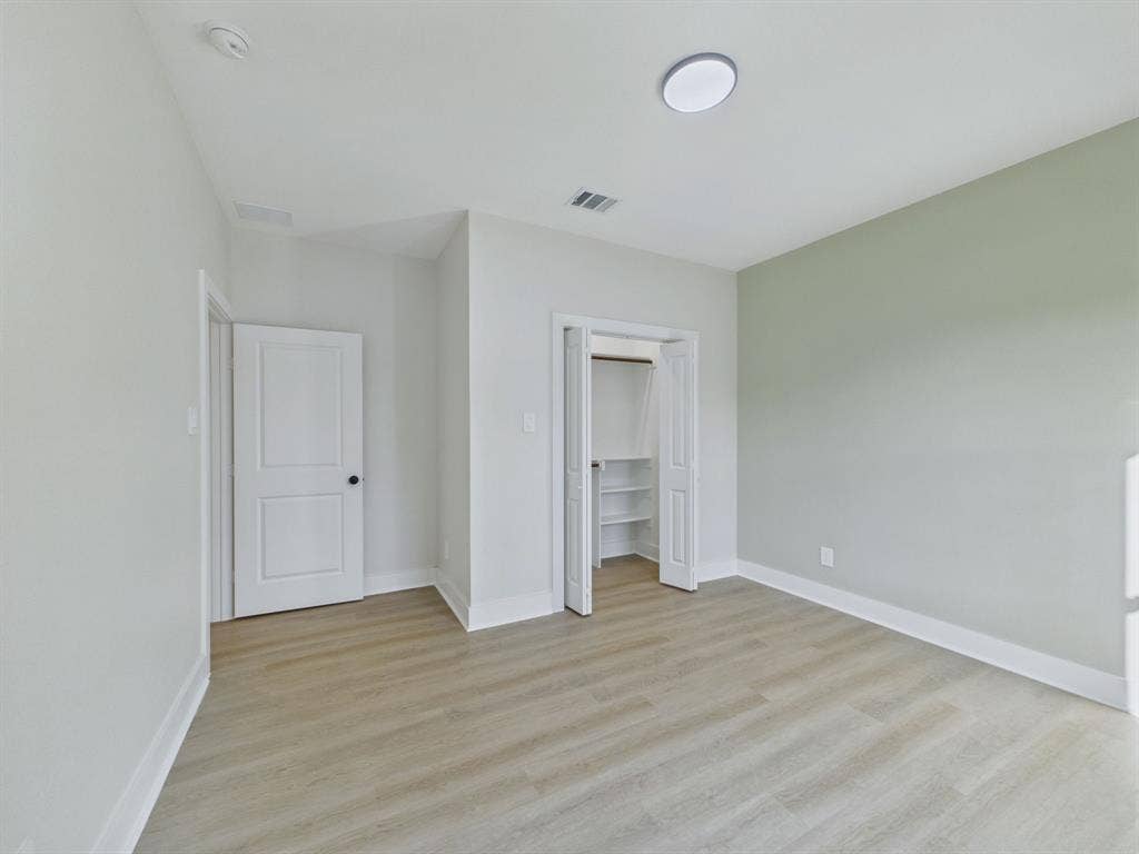 1805 Ash Crescent Street, Fort Worth, TX 76104