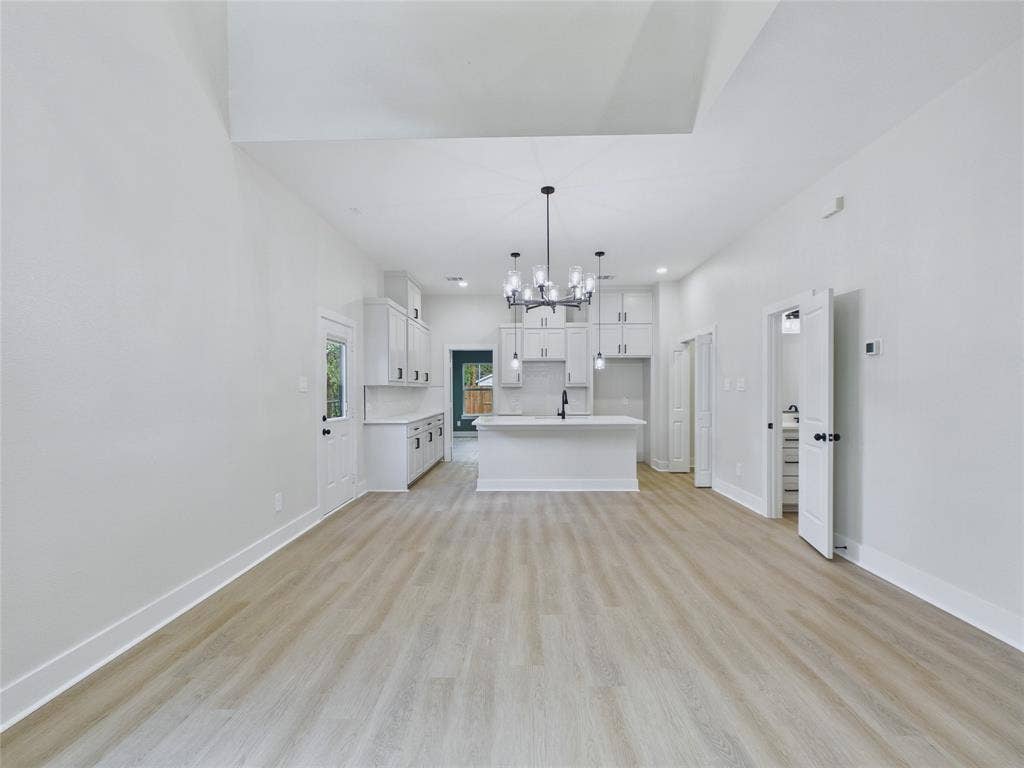 1805 Ash Crescent Street, Fort Worth, TX 76104