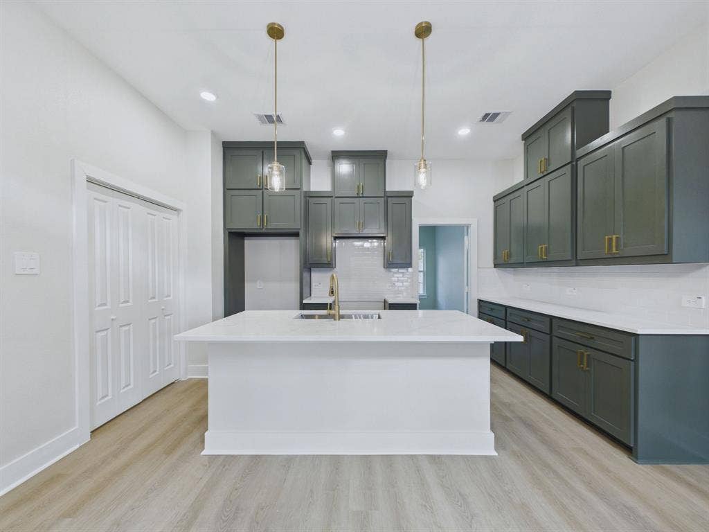 1805 Ash Crescent Street, Fort Worth, TX 76104