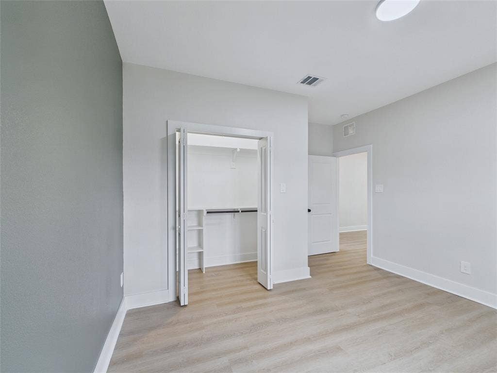 1805 Ash Crescent Street, Fort Worth, TX 76104
