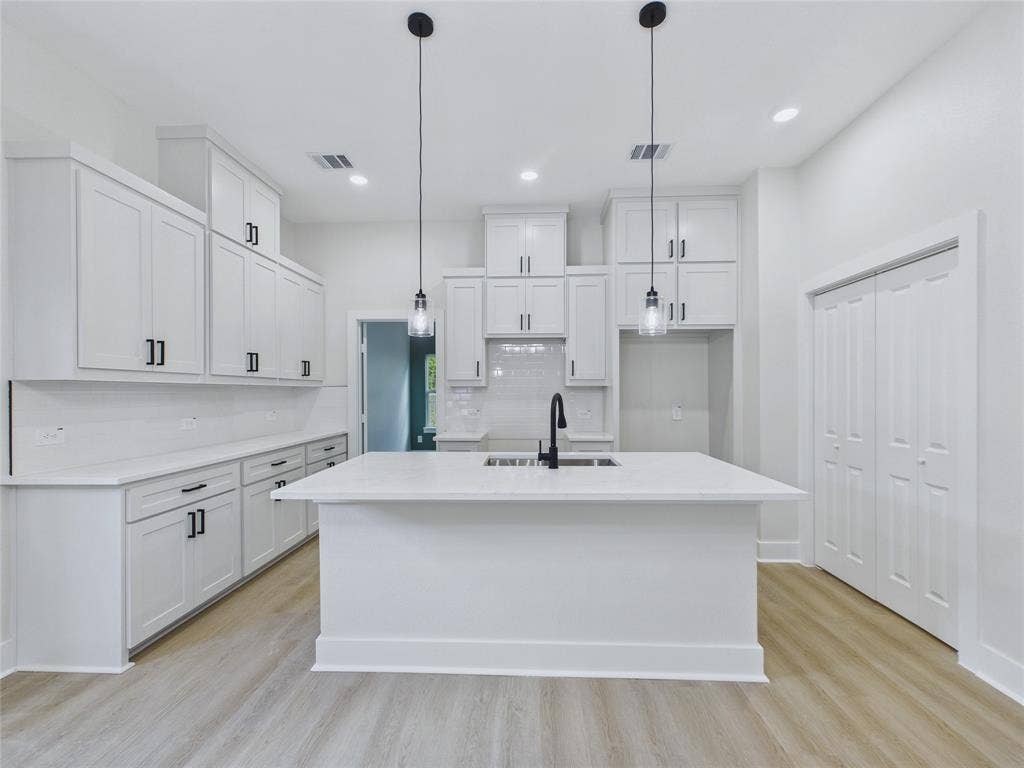 1805 Ash Crescent Street, Fort Worth, TX 76104