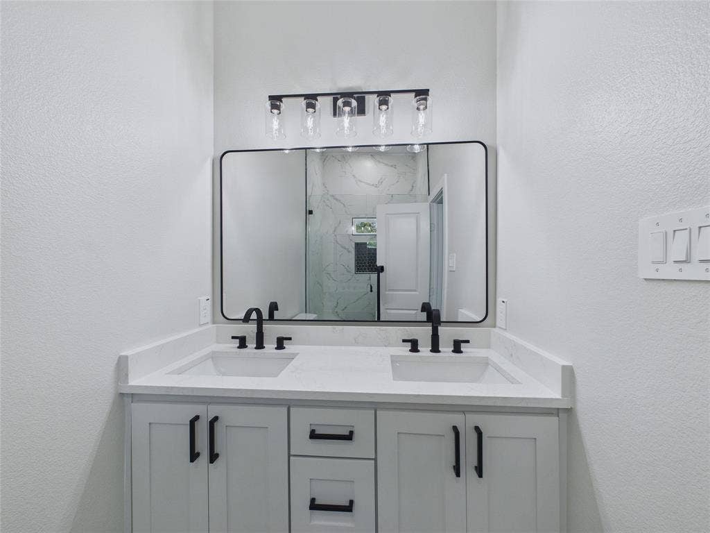 1805 Ash Crescent Street, Fort Worth, TX 76104