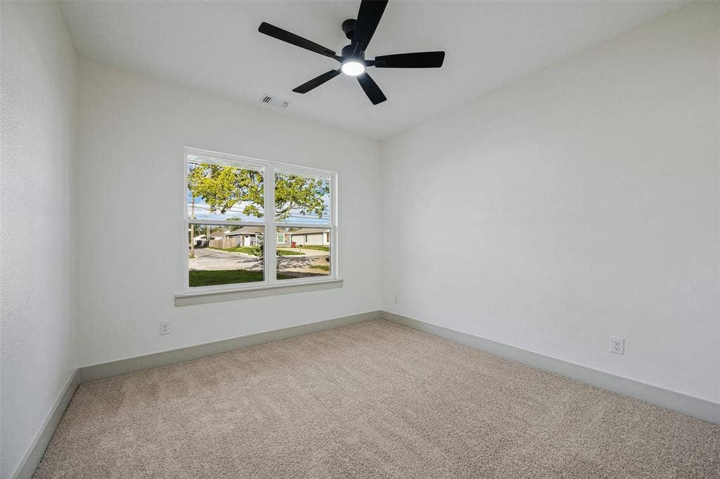 1328 Franklin Avenue, Bonham, TX 75418