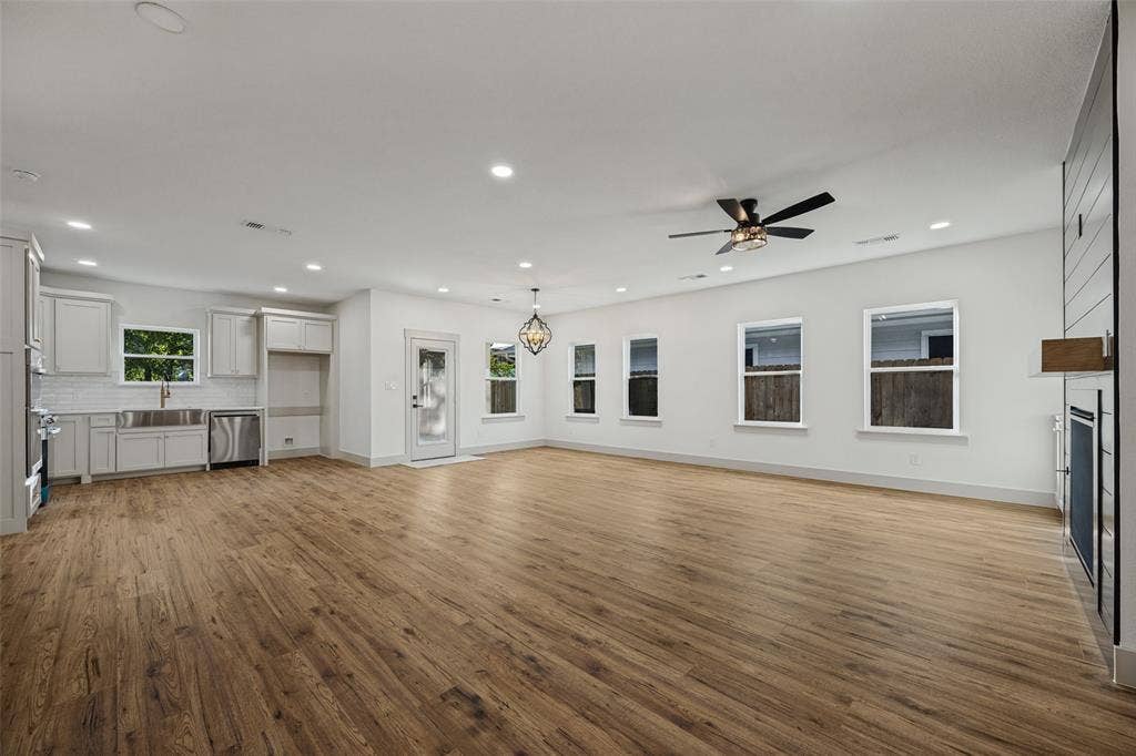 1328 Franklin Avenue, Bonham, TX 75418