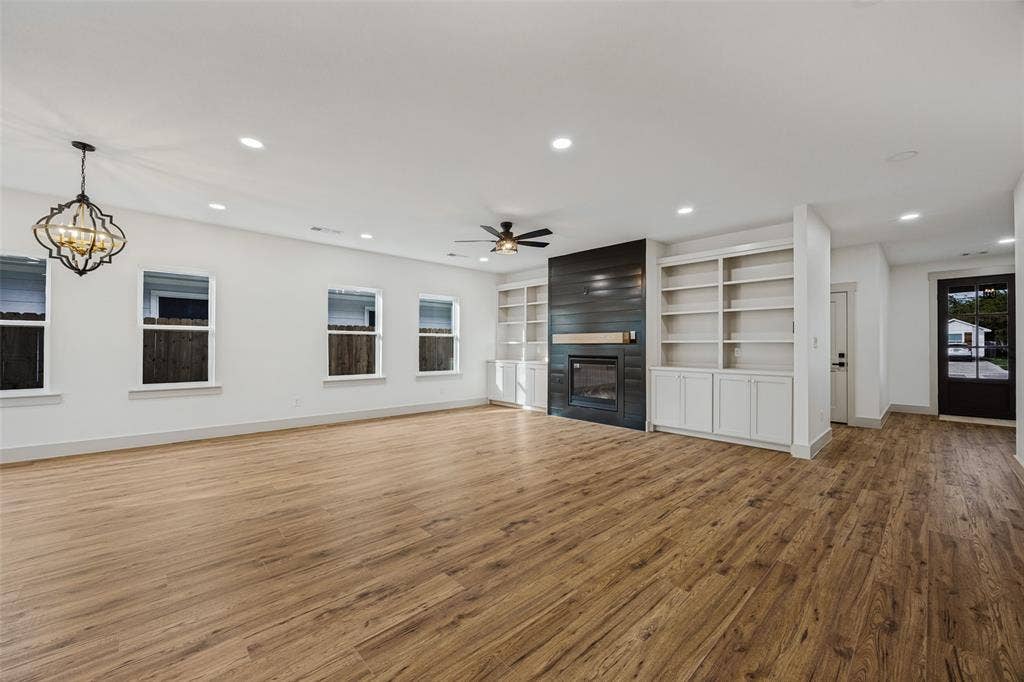 1328 Franklin Avenue, Bonham, TX 75418
