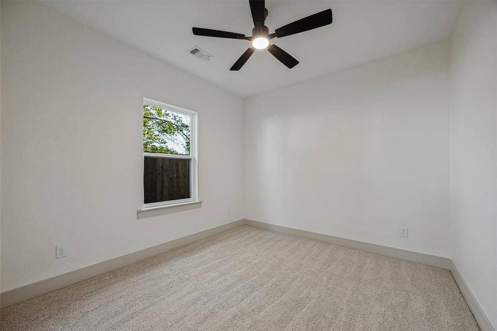 1328 Franklin Avenue, Bonham, TX 75418