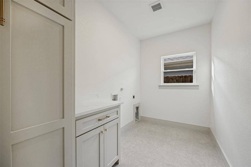 1328 Franklin Avenue, Bonham, TX 75418