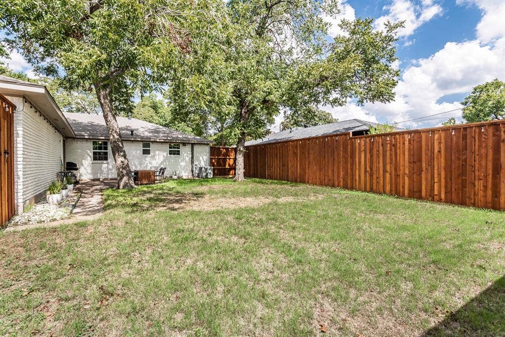8430 Bocowood Drive, Dallas, TX 75228 8430 Bocowood Drive, Dallas, TX 75228
