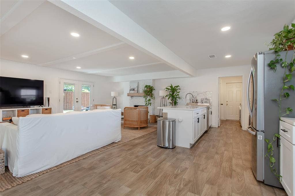 8430 Bocowood Drive, Dallas, TX 75228 8430 Bocowood Drive, Dallas, TX 75228
