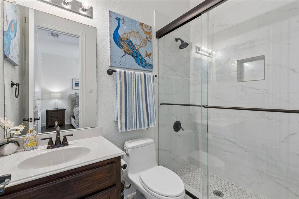 Ensuite guest bath
