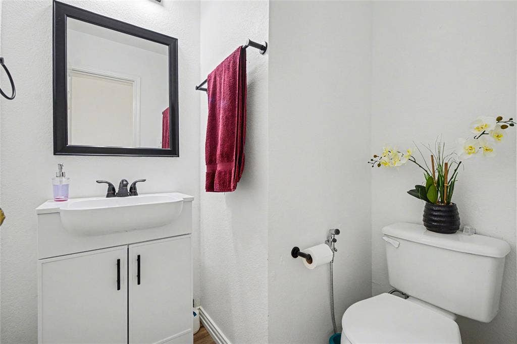 3148 Paradise Valley Drive, Plano, TX 75025 Powder Room