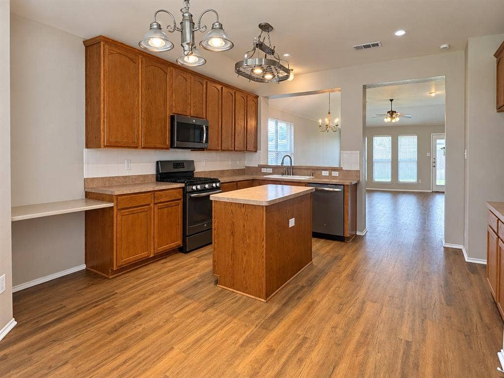 6006 Holly Crest Lane, Sachse, TX 75048 6006 Holly Crest Lane, Sachse, TX 75048