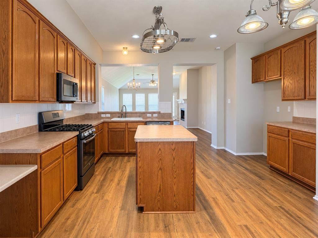 6006 Holly Crest Lane, Sachse, TX 75048 6006 Holly Crest Lane, Sachse, TX 75048