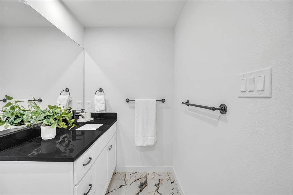 5806 Bryan Parkway, #104, Dallas, TX 75206 5806 Bryan Parkway, #104, Dallas, TX 75206