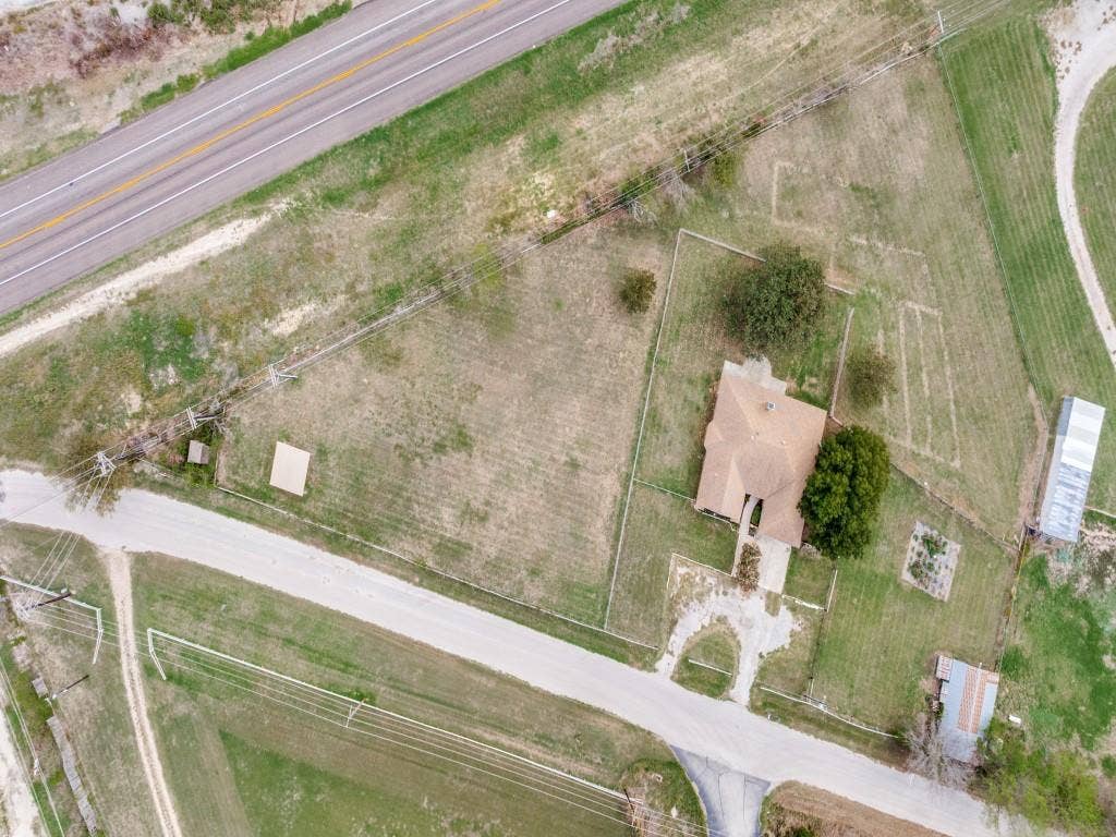 2209 Strader Road, Justin, TX 76247 2209 Strader Road, Justin, TX 76247