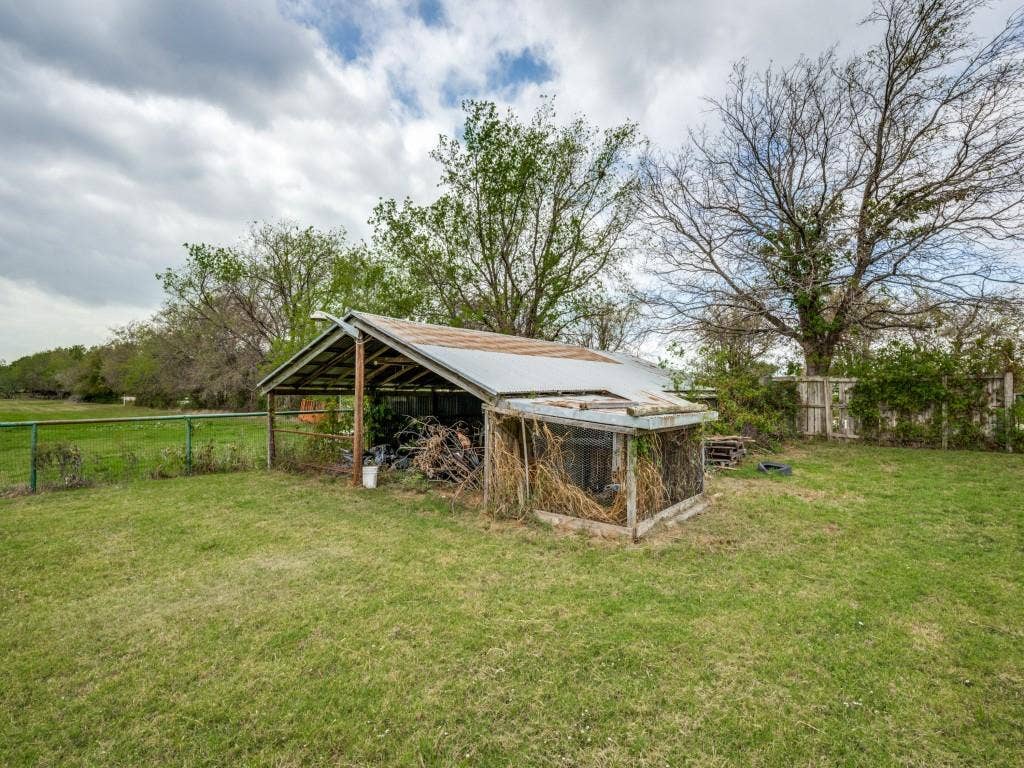 2209 Strader Road, Justin, TX 76247 2209 Strader Road, Justin, TX 76247