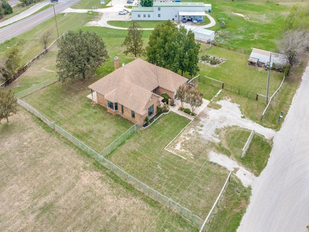 2209 Strader Road, Justin, TX 76247 2209 Strader Road, Justin, TX 76247