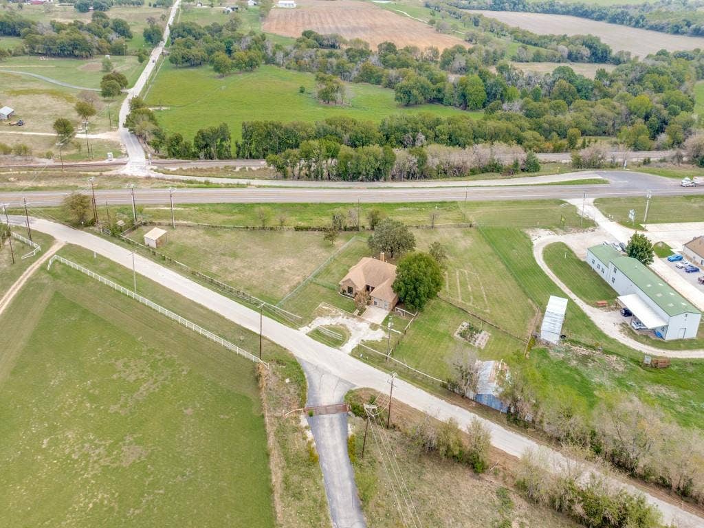 2209 Strader Road, Justin, TX 76247 2209 Strader Road, Justin, TX 76247