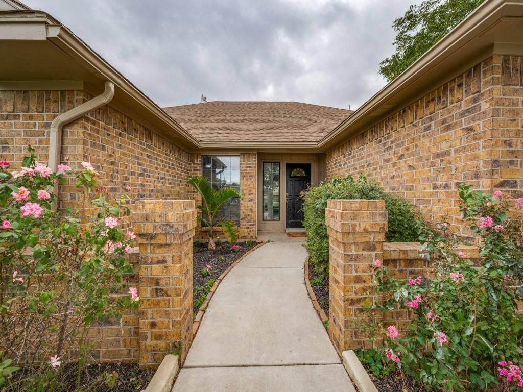 2209 Strader Road, Justin, TX 76247 2209 Strader Road, Justin, TX 76247