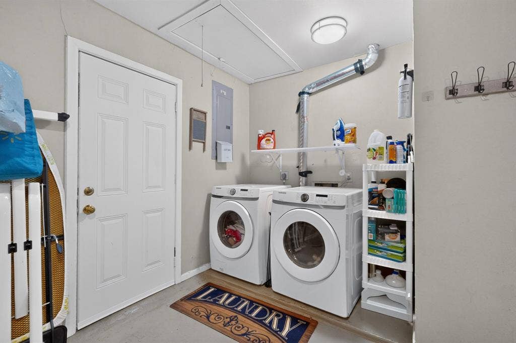 910 Sharpshire Street, Grand Prairie, TX 75050 Laundry area in garage