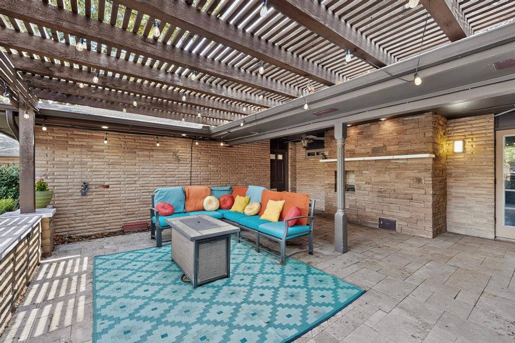 910 Sharpshire Street, Grand Prairie, TX 75050 Enjoy your morning coffee on the patio