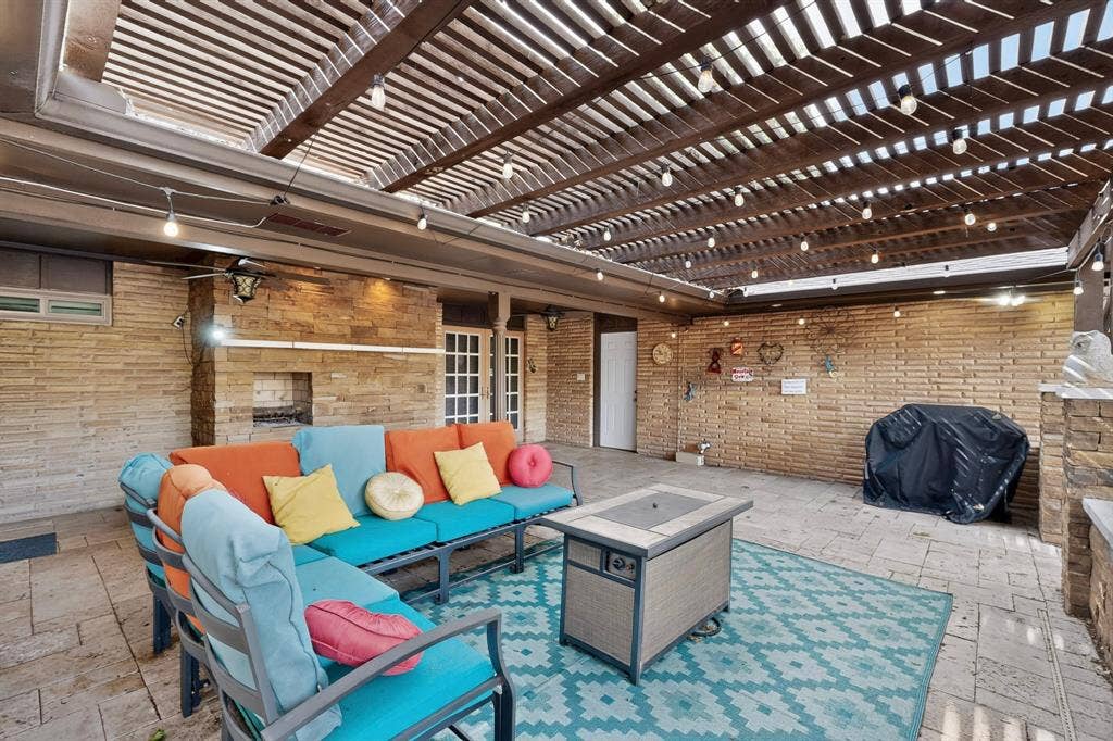 910 Sharpshire Street, Grand Prairie, TX 75050 Enjoy your morning coffee on the patio