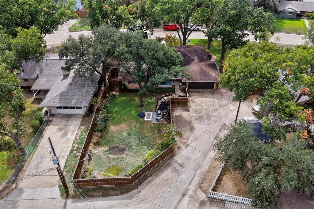 910 Sharpshire Street, Grand Prairie, TX 75050 Great lot!