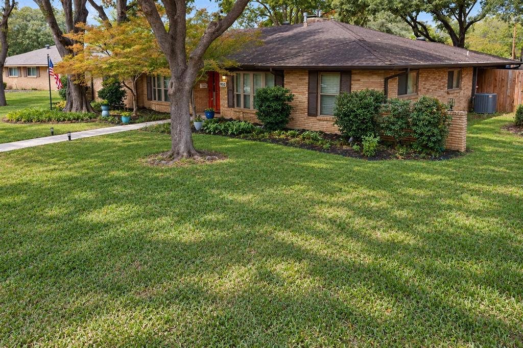 910 Sharpshire Street, Grand Prairie, TX 75050 Welcome home!