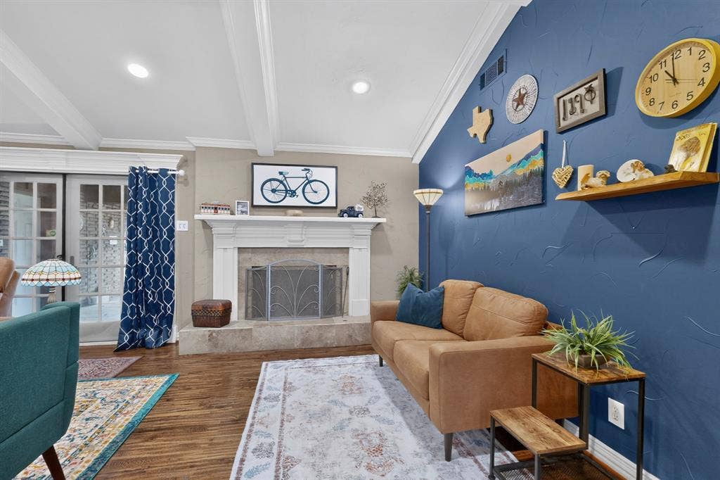 910 Sharpshire Street, Grand Prairie, TX 75050 Separate living area