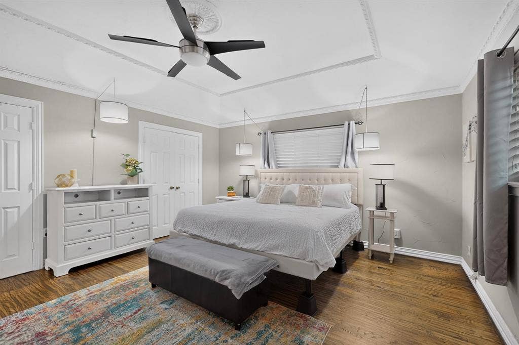 910 Sharpshire Street, Grand Prairie, TX 75050 Oversized private primary bedroom and bath