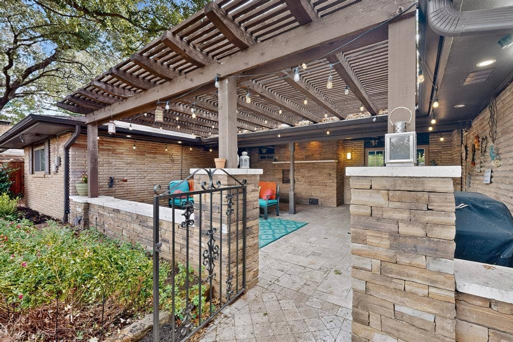 910 Sharpshire Street, Grand Prairie, TX 75050 Great space for entertaining or relaxing