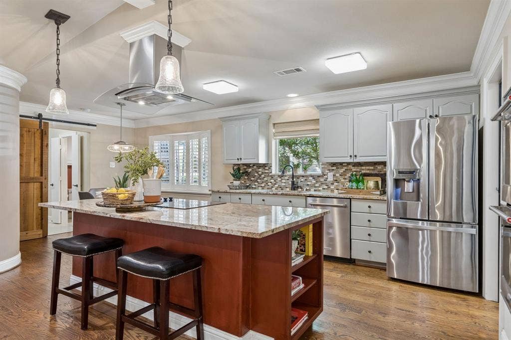 Large Workable Kitchen