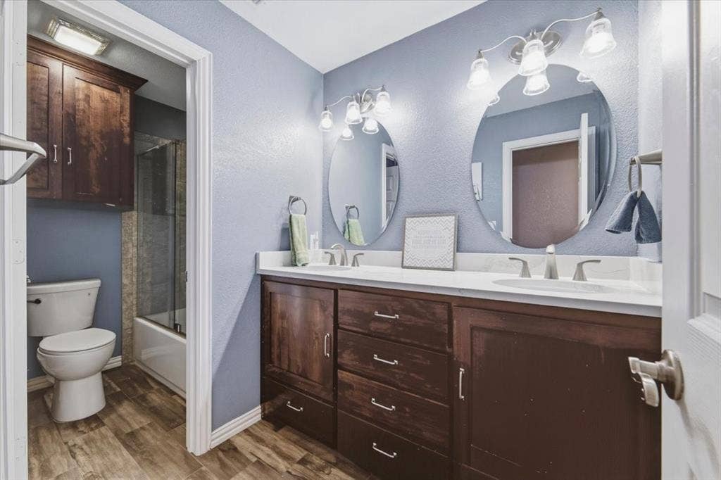 Upstairs Hall Bathroom
