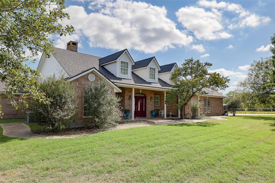 Property photo for 9901 Oak Grove Road, Fort Worth, TX
