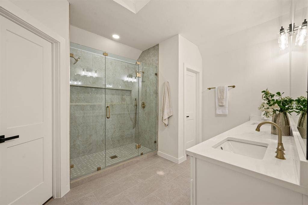 2144 Usa Drive, Plano, TX 75025