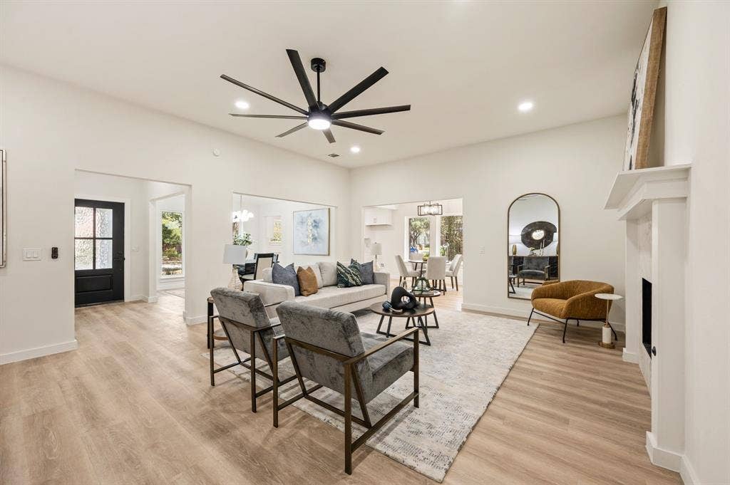 2144 Usa Drive, Plano, TX 75025