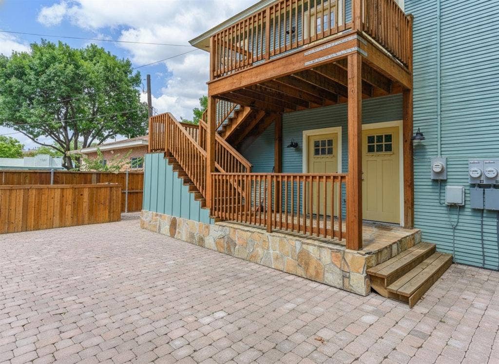 305 S Willomet Avenue, #1, Dallas, TX 75208 Rear entry from gated parking area