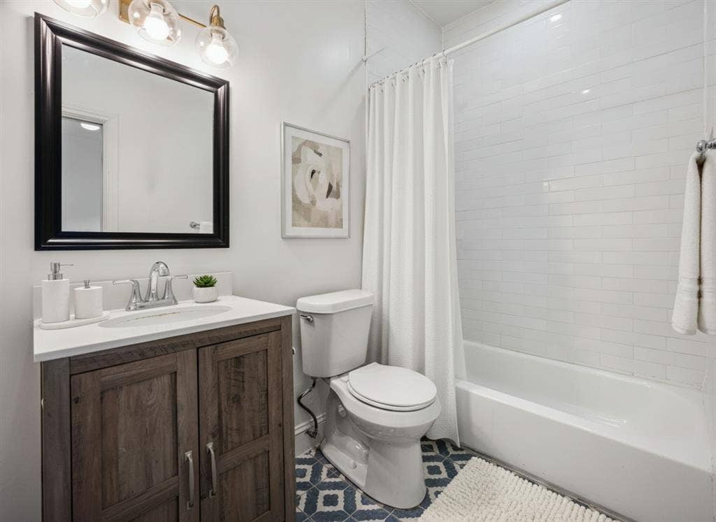 305 S Willomet Avenue, #1, Dallas, TX 75208 305 S Willomet Avenue, #1, Dallas, TX 75208