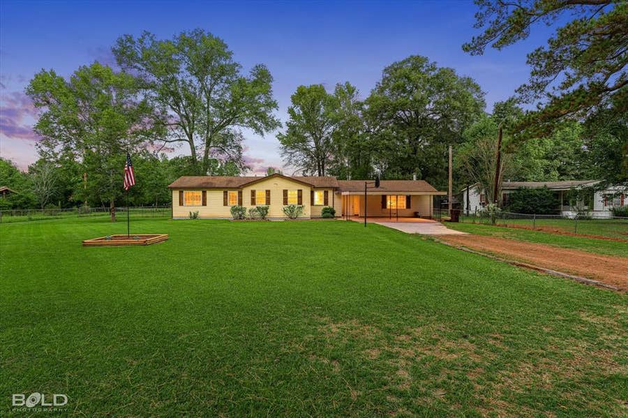 Property photo for 205 Lincoln Avenue, Haughton, LA