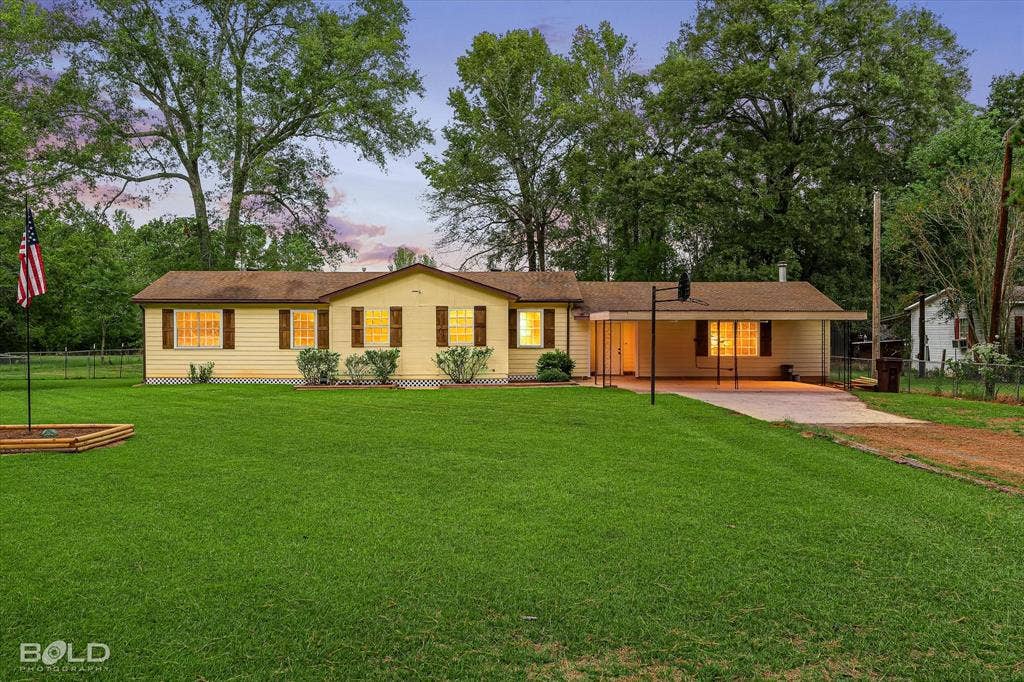 205 Lincoln Avenue, Haughton, LA 71037