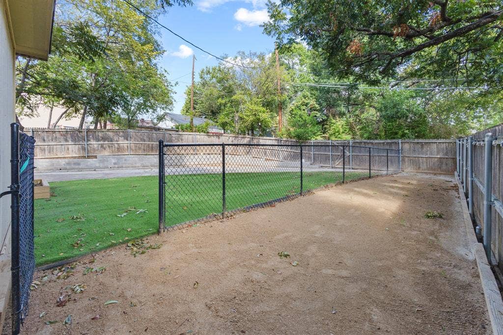 2861 W 9th Street, Dallas, TX 75211 2861 W 9th Street, Dallas, TX 75211